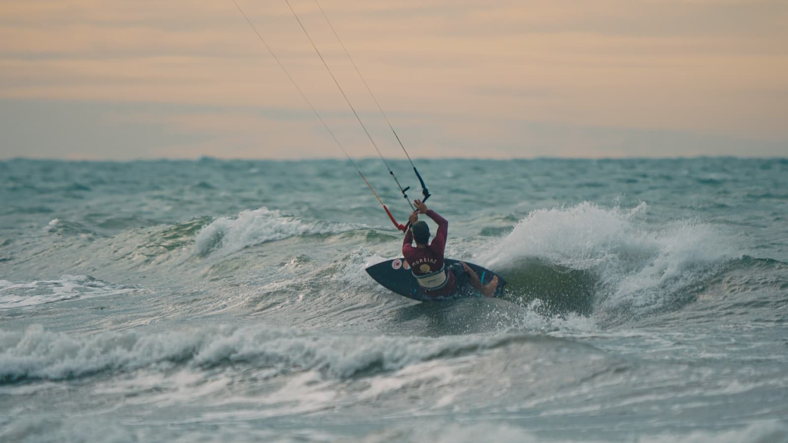 Kite wave na onda grande de Moréias